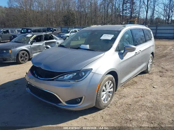 2C4RC1BG9JR257356 2018 CHRYSLER PACIFICA - Image 2