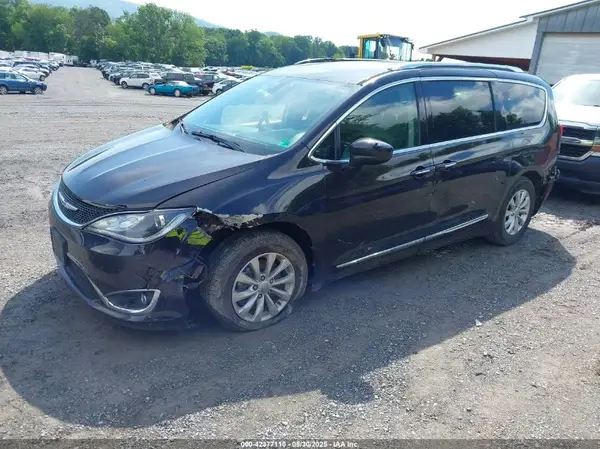2C4RC1BG9JR258782 2018 CHRYSLER PACIFICA - Image 2