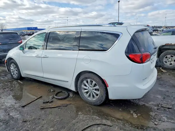 2C4RC1BG9JR258815 2018 CHRYSLER PACIFICA - Image 2