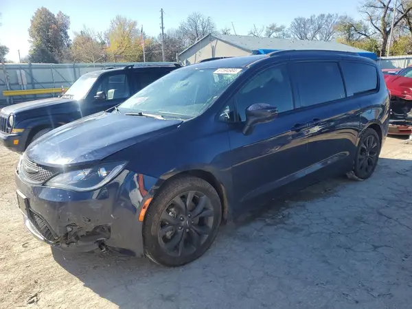 2C4RC1BG9JR261133 2018 CHRYSLER PACIFICA - Image 1