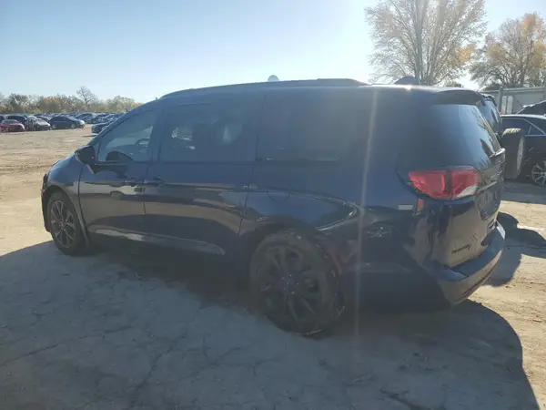 2C4RC1BG9JR261133 2018 CHRYSLER PACIFICA - Image 2