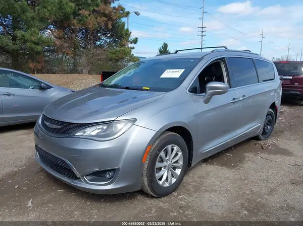 2C4RC1BG9JR261150 2018 CHRYSLER PACIFICA - Image 2