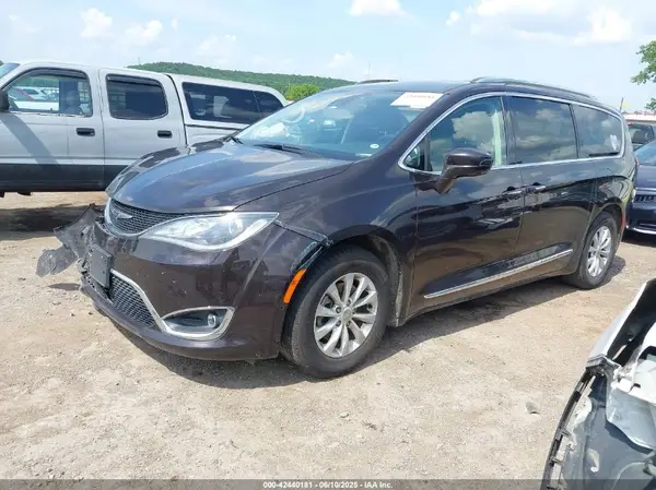 2C4RC1BG9JR262850 2018 CHRYSLER PACIFICA - Image 2