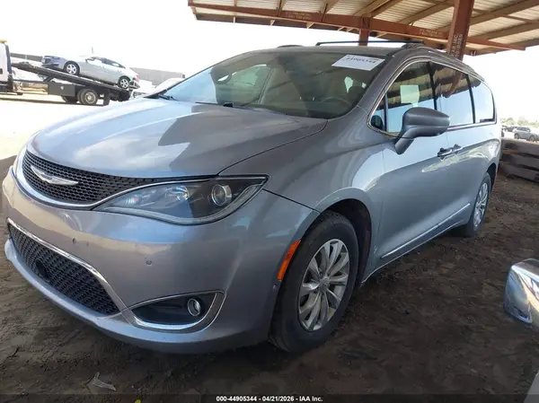 2C4RC1BG9JR262878 2018 CHRYSLER PACIFICA - Image 2