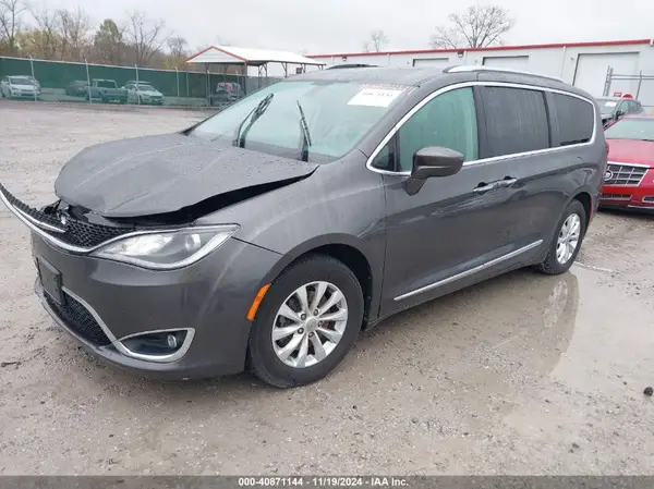 2C4RC1BG9JR275288 2018 CHRYSLER PACIFICA - Image 2