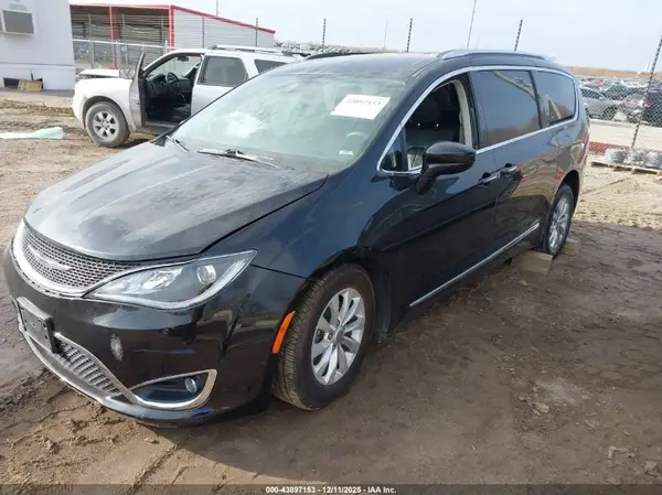 2C4RC1BG9JR278952 2018 CHRYSLER PACIFICA - Image 2