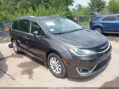 2C4RC1BG9JR290390 2018 CHRYSLER PACIFICA