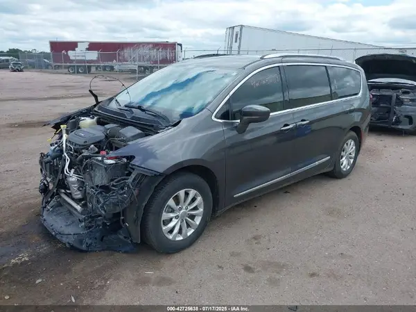2C4RC1BG9JR290731 2018 CHRYSLER PACIFICA - Image 2