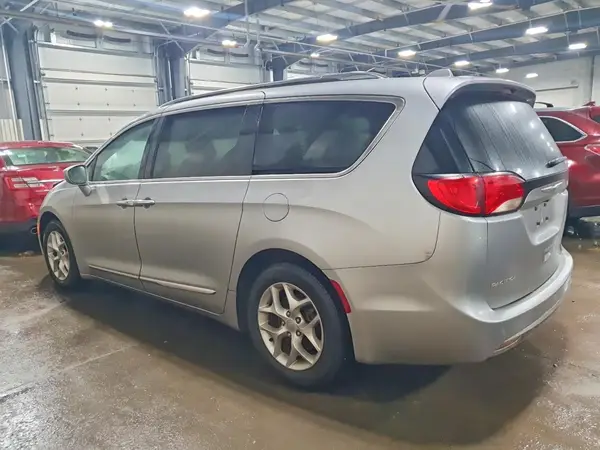 2C4RC1BG9JR317880 2018 CHRYSLER PACIFICA - Image 2