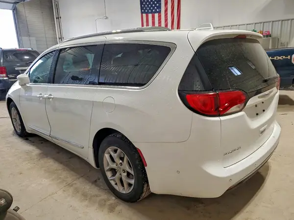 2C4RC1BG9JR320925 2018 CHRYSLER PACIFICA - Image 2