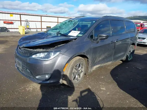 2C4RC1BG9JR321945 2018 CHRYSLER PACIFICA - Image 2