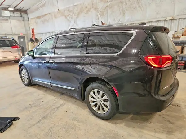 2C4RC1BG9JR323016 2018 CHRYSLER PACIFICA - Image 2
