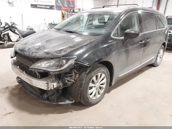 2C4RC1BG9JR331262 2018 CHRYSLER PACIFICA - Image 2