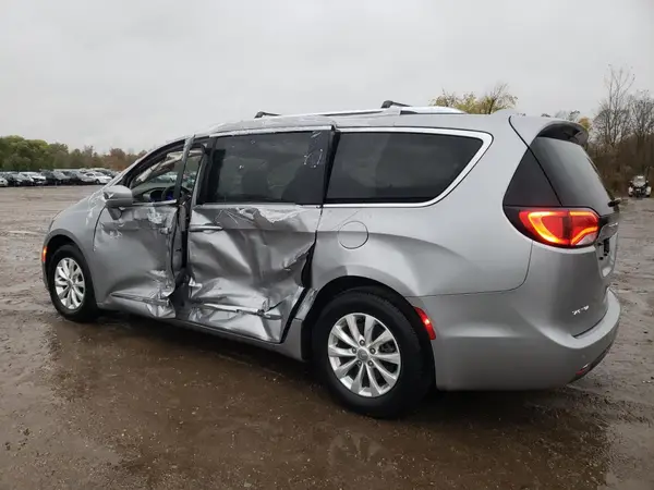 2C4RC1BG9JR354847 2018 CHRYSLER PACIFICA - Image 2