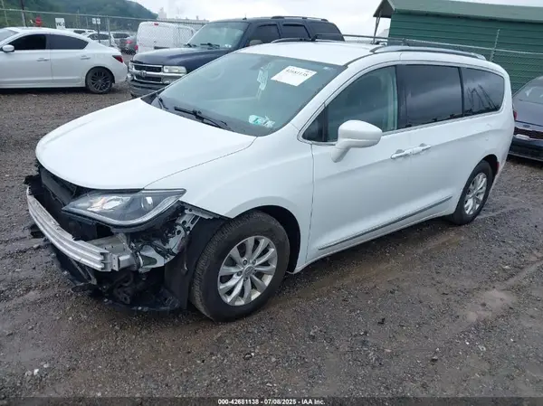 2C4RC1BG9JR357411 2018 CHRYSLER PACIFICA - Image 2