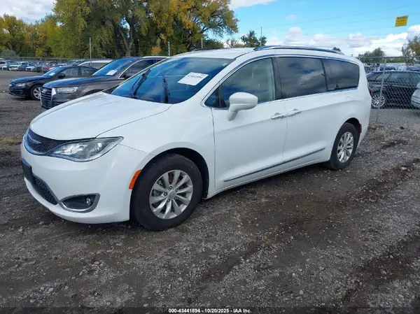 2C4RC1BG9KR548232 2019 CHRYSLER PACIFICA - Image 2