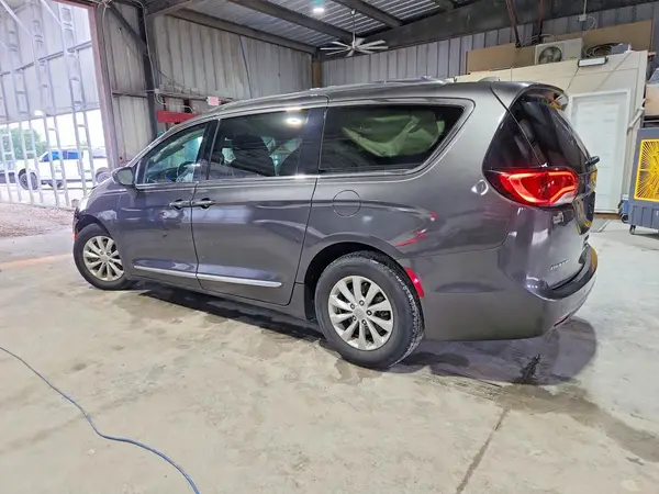 2C4RC1BG9KR550322 2019 CHRYSLER PACIFICA - Image 2