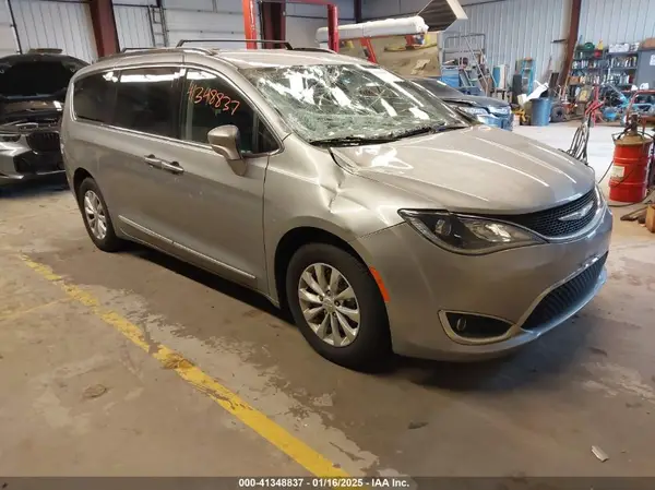 2C4RC1BG9KR554385 2019 CHRYSLER PACIFICA - Image 1