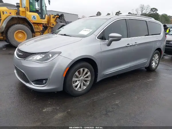2C4RC1BG9KR566827 2019 CHRYSLER PACIFICA - Image 2