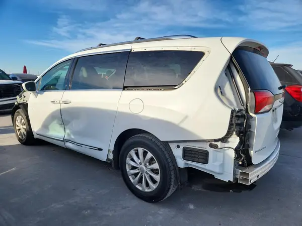 2C4RC1BG9KR597284 2019 CHRYSLER PACIFICA - Image 2