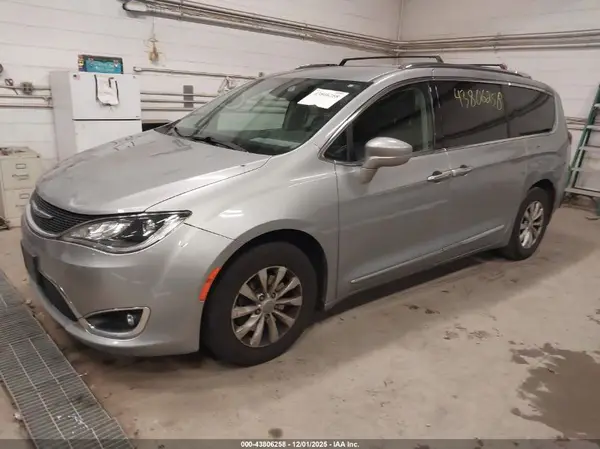 2C4RC1BG9KR599679 2019 CHRYSLER PACIFICA - Image 2