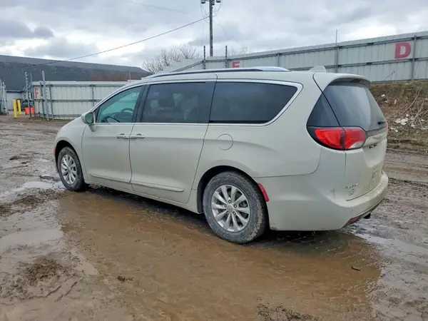 2C4RC1BG9KR609479 2019 CHRYSLER PACIFICA - Image 2