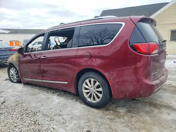 2C4RC1BG9KR613063 2019 CHRYSLER PACIFICA - Image 2