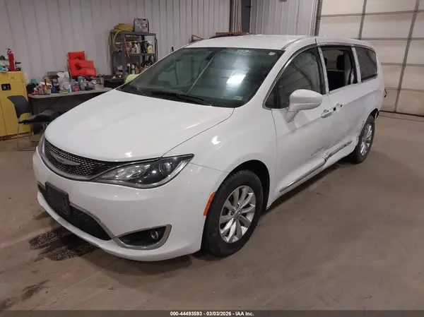 2C4RC1BG9KR655099 2019 CHRYSLER PACIFICA - Image 2