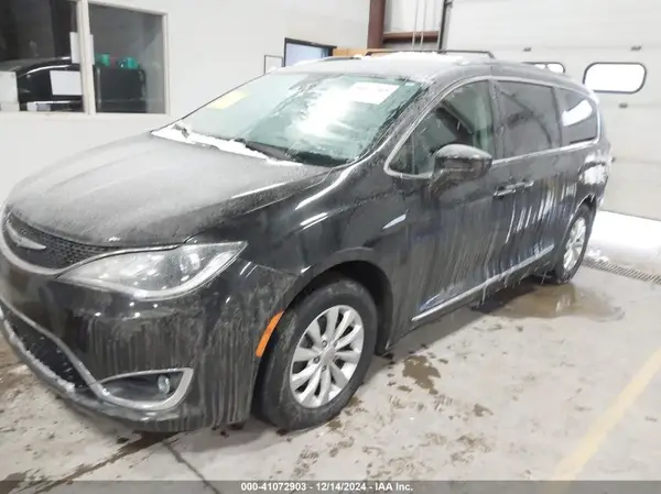 2C4RC1BG9KR666183 2019 CHRYSLER PACIFICA - Image 2