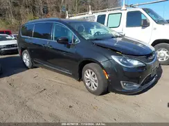 2C4RC1BG9KR669732 2019 CHRYSLER PACIFICA