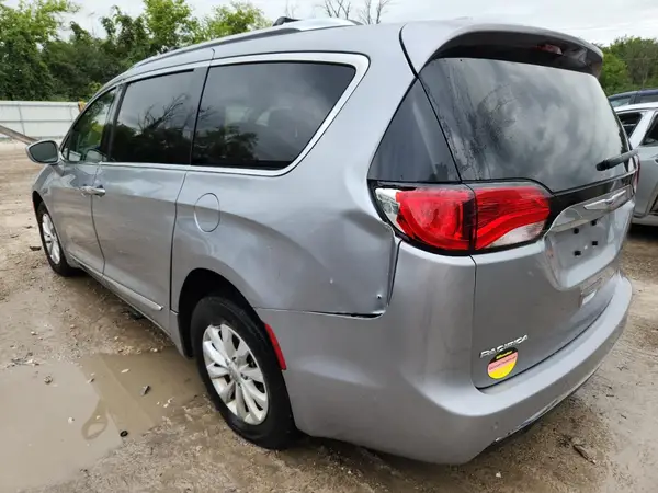 2C4RC1BG9KR700669 2019 CHRYSLER PACIFICA - Image 2
