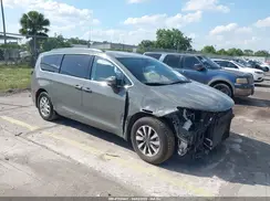 2C4RC1BG9NR157831 2022 CHRYSLER PACIFICA