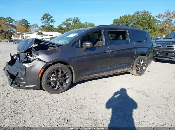 2C4RC1BG9NR225772 2022 CHRYSLER PACIFICA - Image 2