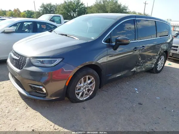 2C4RC1BG9PR525198 2023 CHRYSLER PACIFICA - Image 2
