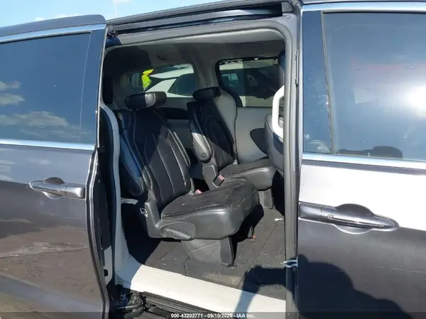 2C4RC1BG9PR525198 2023 CHRYSLER PACIFICA - Image 8