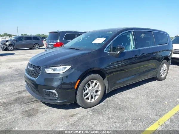 2C4RC1BG9PR529557 2023 CHRYSLER PACIFICA - Image 2