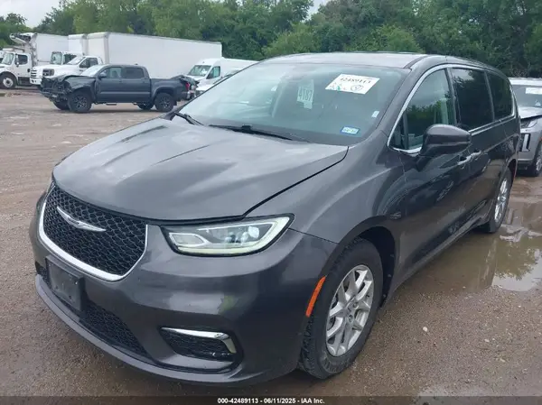 2C4RC1BG9PR550683 2023 CHRYSLER PACIFICA - Image 2
