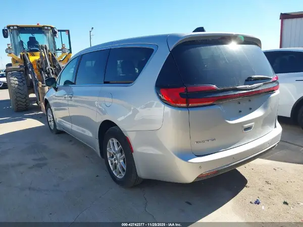2C4RC1BG9PR567502 2023 CHRYSLER PACIFICA - Image 2