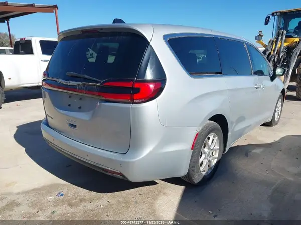 2C4RC1BG9PR567502 2023 CHRYSLER PACIFICA - Image 3