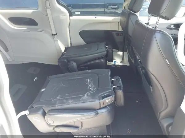 2C4RC1BG9PR605777 2023 CHRYSLER PACIFICA - Image 8
