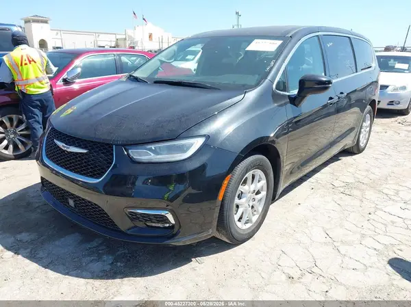 2C4RC1BG9PR606492 2023 CHRYSLER PACIFICA - Image 2