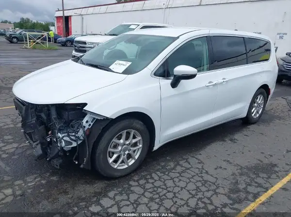 2C4RC1BG9PR616102 2023 CHRYSLER PACIFICA - Image 2