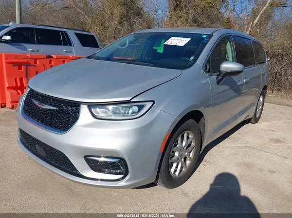 2C4RC1BG9PR624667 2023 CHRYSLER PACIFICA - Image 2