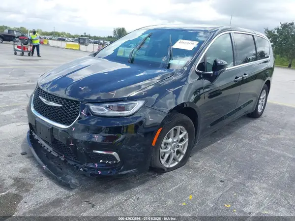 2C4RC1BG9SR509981 2025 CHRYSLER PACIFICA - Image 2