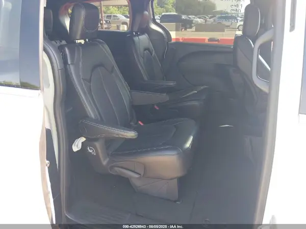 2C4RC1BG9SR523847 2025 CHRYSLER PACIFICA - Image 8