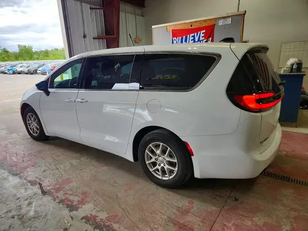2C4RC1BG9SR548375 2025 CHRYSLER PACIFICA - Image 2