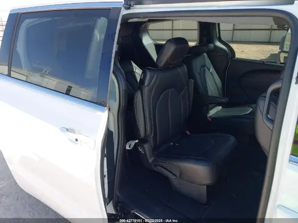 2C4RC1BG9SR581618 2025 CHRYSLER PACIFICA - Image 8