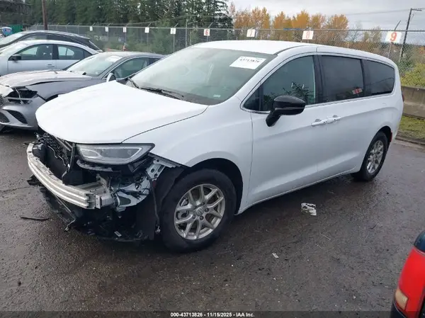 2C4RC1BG9SR584955 2025 CHRYSLER PACIFICA - Image 2