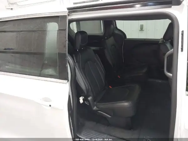 2C4RC1BG9SR594613 2025 CHRYSLER PACIFICA - Image 8
