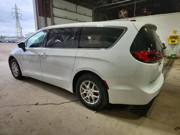 2C4RC1BG9TR177820 2026 CHRYSLER PACIFICA - Image 2